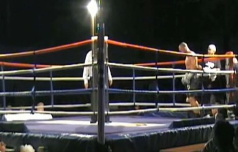 Război pe copil. Tatăl, un fost boxer scoțian, își acuză soția româncă de răpirea băiatului pe care îl au împreună