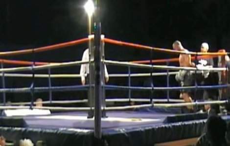 Război pe copil. Tatăl, un fost boxer scoțian, își acuză soția româncă de răpirea băiatului pe care îl au împreună