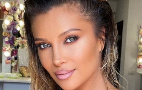 Lora, declarații cu ochii în lacrimi despre pierderea mamei sale: „A murit acasă cu mine și cu fratele meu”