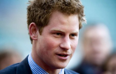 Printul Harry s-a ascuns de admiratoare in toaleta unui club