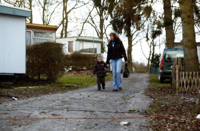 O femeie vrea sa renunte la fetita autista adoptata
