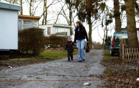 O femeie vrea sa renunte la fetita autista adoptata