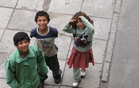 Franta: Copiii romi, "buni" de cersit si prostitutie