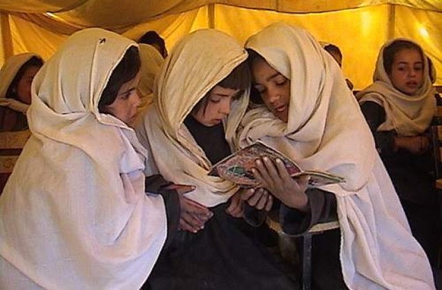 Talibanii, suspectati ca au otravit zeci de eleve