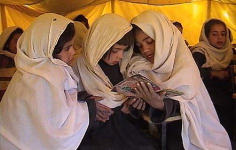 Talibanii, suspectati ca au otravit zeci de eleve