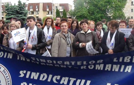 Mii de dascali protesteaza la Guvern: Fara educatie, moare orice natie