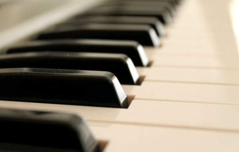 Studiul instrumentelor muzicale in copilarie ajuta auzul