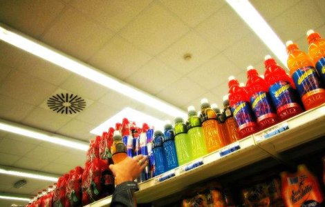 Franta: O banda de hoti romani a furat produse din 117 supermarketuri