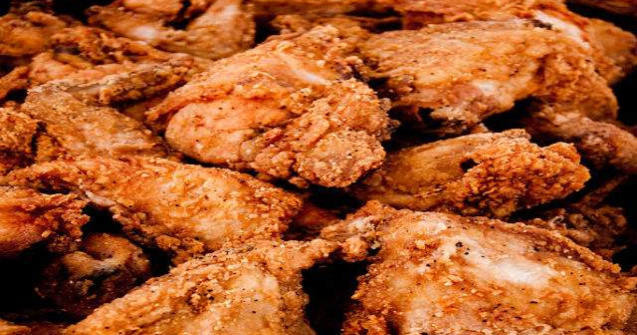 Studiu: 14% dintre romani nu mai mananca pui din comert