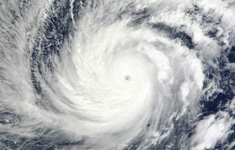 Filipinele se pregatesc pentru sosirea taifunului Haiyan