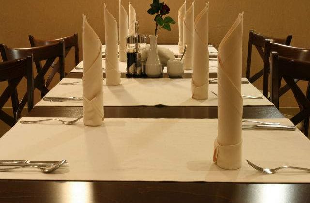 Paris: Clientii restaurantelor, asezati la mese in functie de aspectul fizic