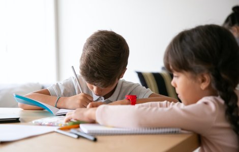 Cum să economisești bani atunci când cumperi rechizite școlare