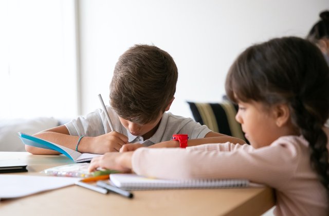 Cum să economisești bani atunci când cumperi rechizite școlare