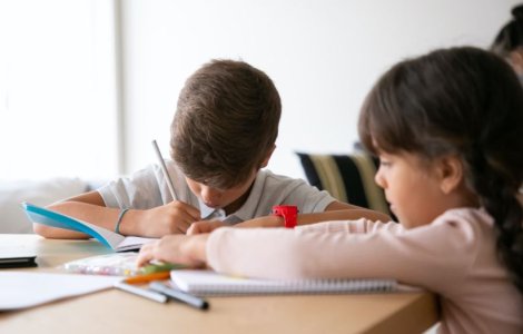 Cum să economisești bani atunci când cumperi rechizite școlare