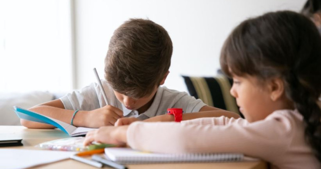 Cum să economisești bani atunci când cumperi rechizite școlare