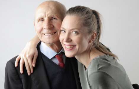 Cum poți să ai grijă de părinții tăi în vârstă fără a-ți da peste cap propria existență