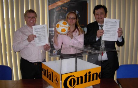 Continental AG a oferit studentilor romani doua bilete la CM din Africa de Sud