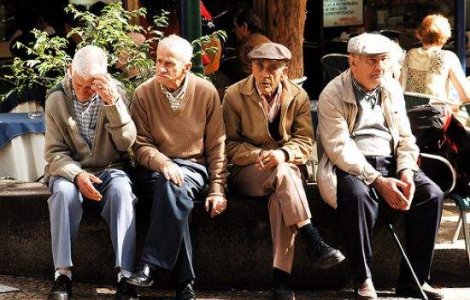 Educatie cu forta: Lege speciala pentru batrani