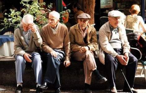 Educatie cu forta: Lege speciala pentru batrani