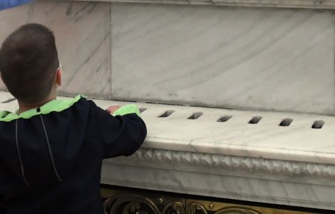 Copil de 13 ani, aflat în plasament, s-a sinucis după ce a fost vizitat de Protecția Copilului. Trupul i-a fost găsit în grajd