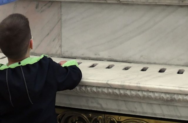 Copil de 13 ani, aflat în plasament, s-a sinucis după ce a fost vizitat de Protecția Copilului. Trupul i-a fost găsit în grajd