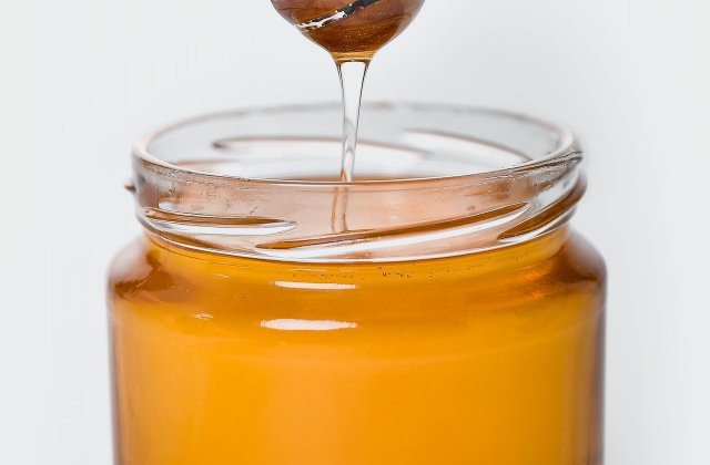 Târgul Naţional al Mierii, desfășurat în acest weekend pe platforma apicolă din Băneasa