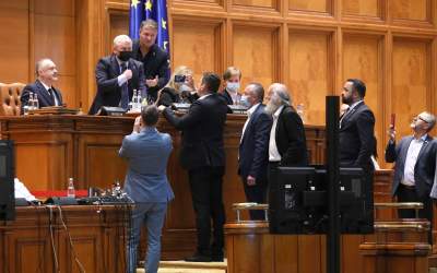 VIDEO Scandal în Parlament la...