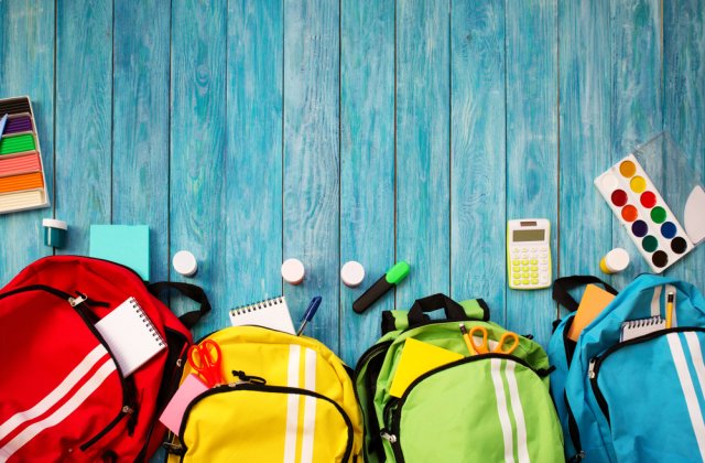 Școlarii din Botoșani au primit 173 de ghiozdane cu ocazia Zilei Pompierilor