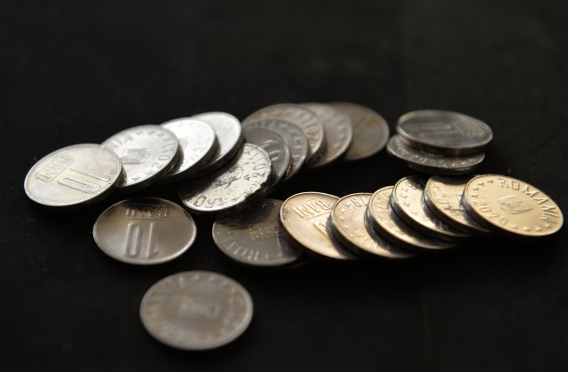 Monedele nu au nicio valoare pentru unii vânzători. Comercianții primesc măruntul cu dispreț