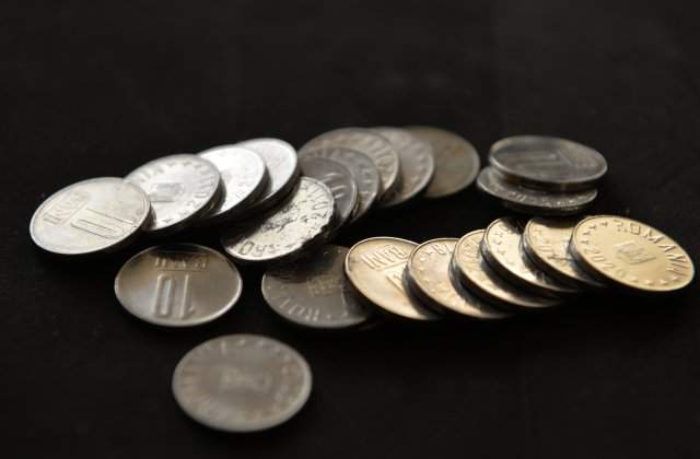 Monedele nu au nicio valoare pentru unii vânzători. Comercianții primesc măruntul cu dispreț