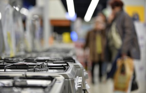 Studiu: Schimbăm electrocasnicele ca pe șosete. La cât timp înlocuiesc românii aparatura și la ce sunt atenți când o cumpără