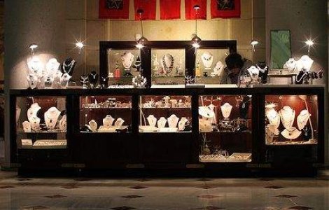 Noua Zeelanda: Licitatie cu bijuterii furate de un cuplu de romani