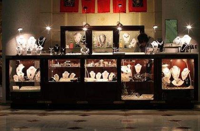 Noua Zeelanda: Licitatie cu bijuterii furate de un cuplu de romani