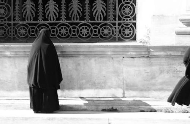 Belgia: Prima tara din UE care interzice valul islamic integral