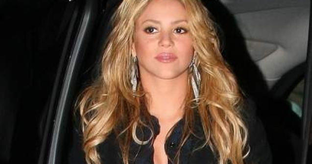 Shakira sare in ajutorul imigrantilor din Arizona