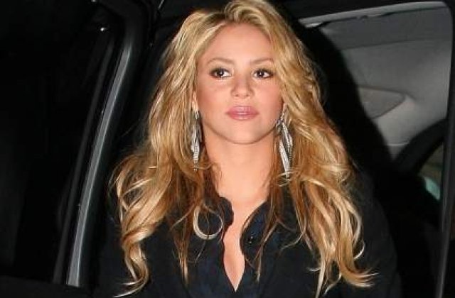 Shakira sare in ajutorul imigrantilor din Arizona