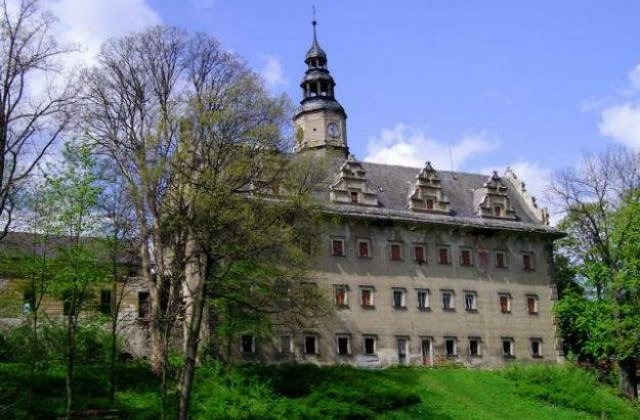 Polonia isi scoate la vanzare castelele si conacele