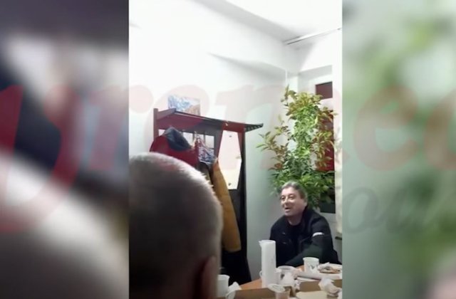 VIDEO Agenți în misiune: Chef cu țuică și bere în sediul Poliției Locale Bârlad. Unii dintre ei erau în timpul programului