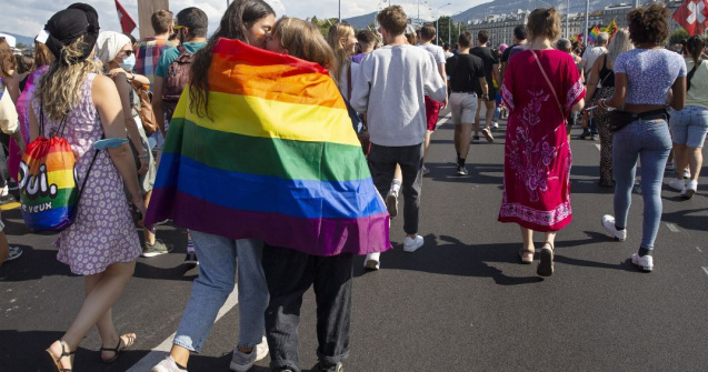 Rezoluția Parlamentului European: Căsătoriile și parteneriatele între persoane de același sex ar trebui recunoscute în întreaga UE