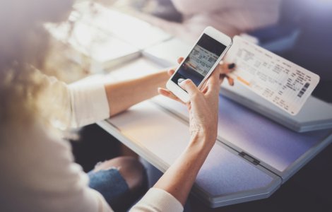 Călătorii CFR vor putea procura bilete cu cardul direct din tren