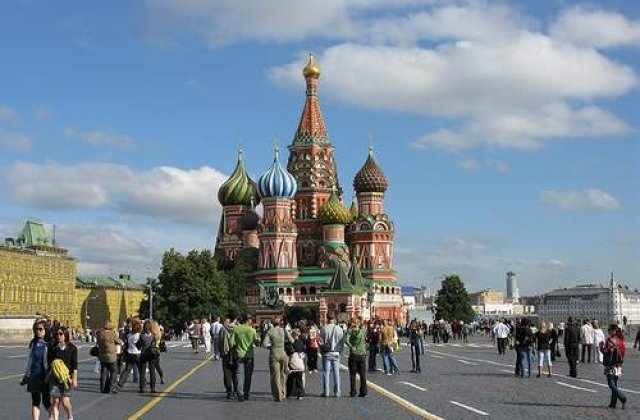 Comunistii au scandat sloganuri anti-NATO la marsul de 1 mai din Moscova