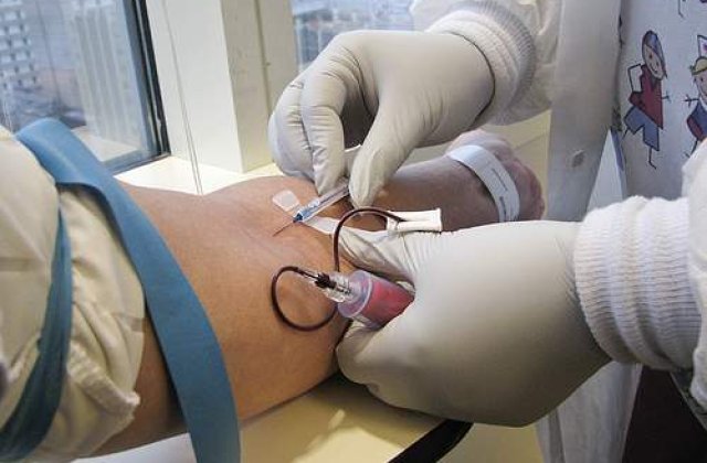 "Doneaza sange! Fii erou!"