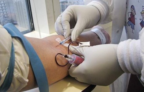 "Doneaza sange! Fii erou!"