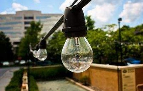 A mancat peste 1.500 de becuri