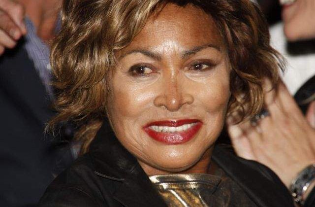 Tina Turner vrea sa renunte la cetatenia americana
