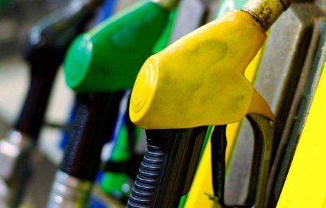 Calcule Guvern: Noile accize vor scumpi benzina cu 30-40 bani/litru