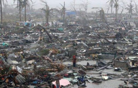 ONU anunta cel putin 4.460 de morti in urma taifunului din Filipine