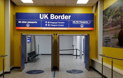 MAE a cerut clarificări autorităților britanice privind controalele la frontieră asupra românilor, după relatările presei din UK