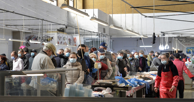 Suntem la un pas de a fi în imposibilitatea de a duce un trai decent, spun specialiștii