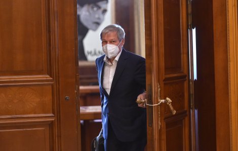 Cioloș: Campania de imunizare anti-COVID, folosită politic; m-am vaccinat